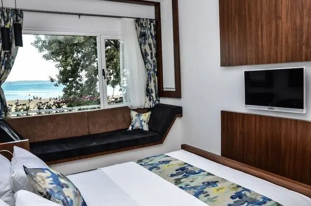 Deluxe Tek Büyük Yataklı Oda, Sigara İçilebilir, Deniz Manzaralı