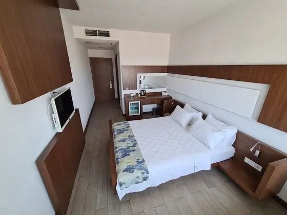Deluxe Tek Büyük Yataklı Oda, Sigara İçilebilir, Deniz Manzaralı