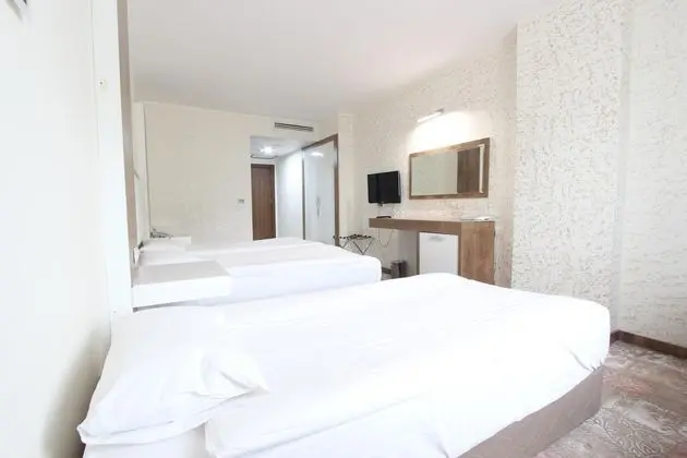Triple,Şehir Manzaralı