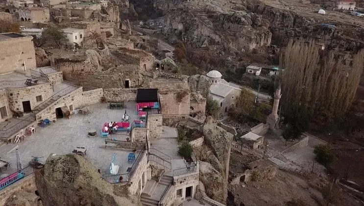 Traditional Üç Kişilik Oda