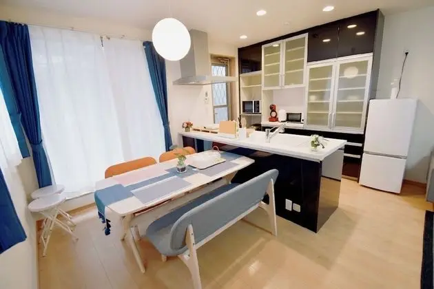 Ev (Private Vacation)