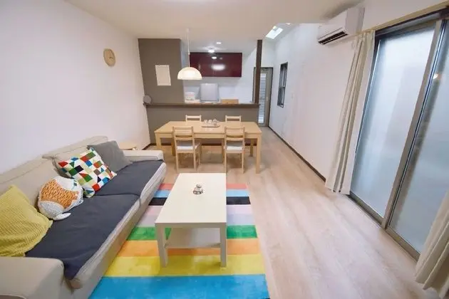Ev (Private Vacation)