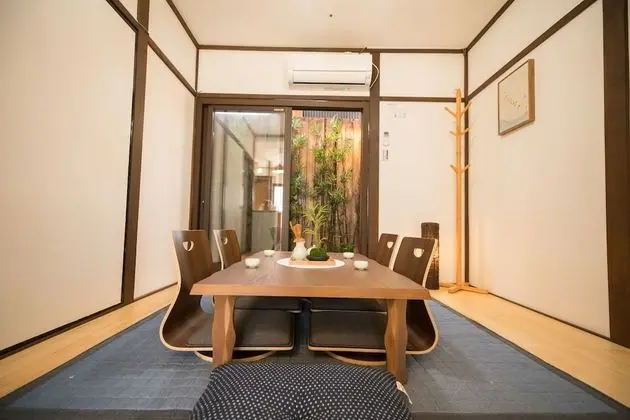 Ev (Private Vacation)