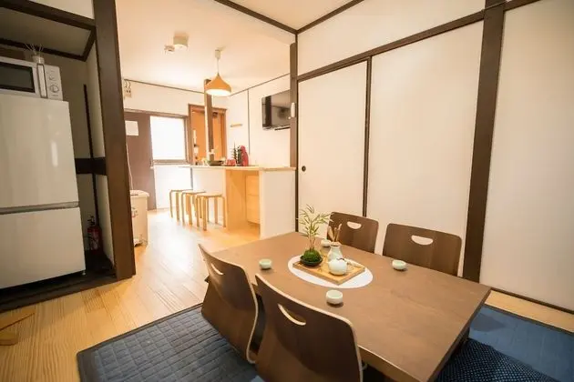 Ev (Private Vacation)