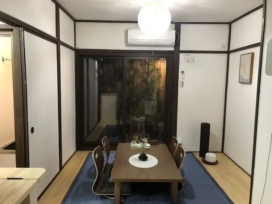 Ev (Private Vacation)