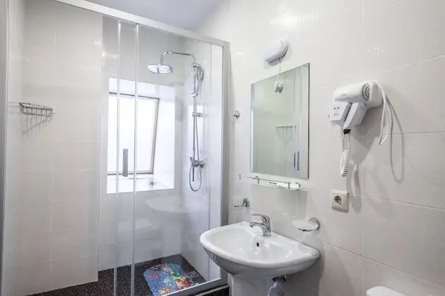 Family Tek Büyük veya İki Ayrı Yataklı Oda