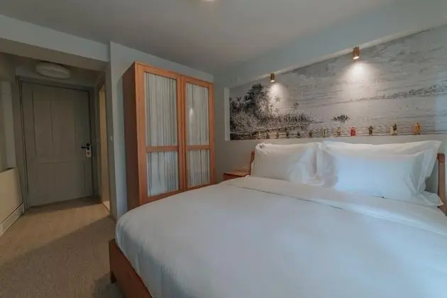 Standart Oda, Sokak Manzaralı