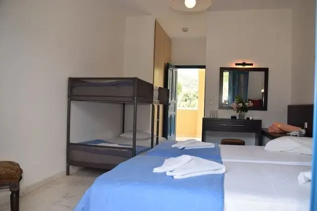 Tek Büyük veya İki Ayrı Yataklı Oda, Kısmi Deniz Manzaralı