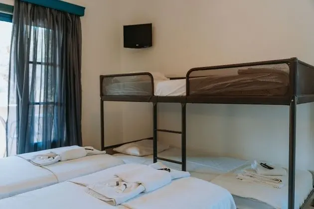 Tek Büyük veya İki Ayrı Yataklı Oda, Kısmi Deniz Manzaralı