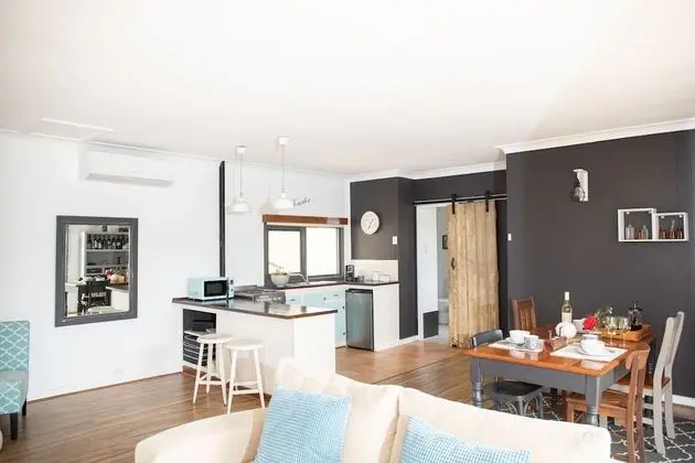 Luxury Kır Evi, 1 Yatak Odası, Teras, Üzüm Asması Manzaralı (Ponder Cottage)