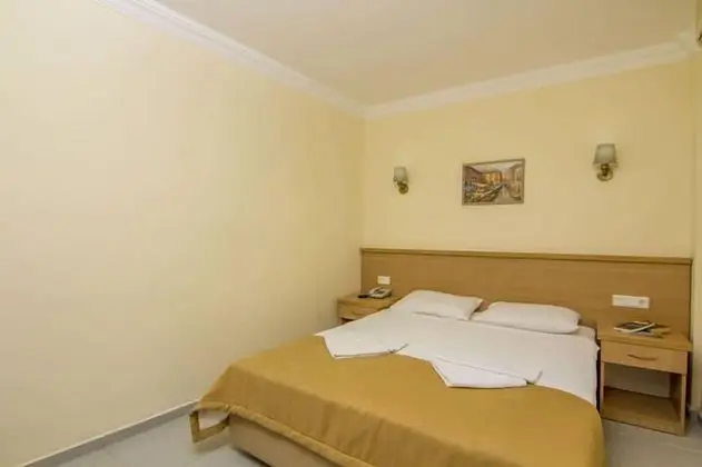 Standard Tek Büyük veya İki Ayrı Yataklı Oda, 1 Çift Kişilik veya 2 Tek Kişilik Yatak