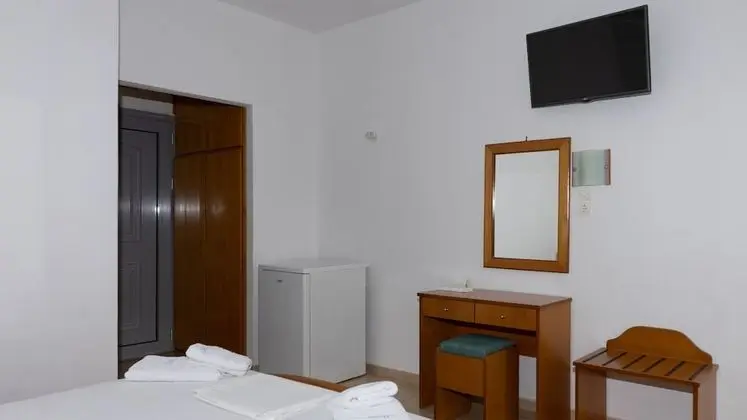 Tek Büyük Yataklı Oda, 1 Çift Kişilik Yatak, Balkon, Kısmi Deniz Manzaralı