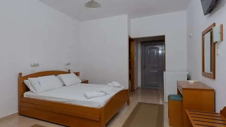 Tek Büyük Yataklı Oda, 1 Çift Kişilik Yatak, Balkon, Kısmi Deniz Manzaralı