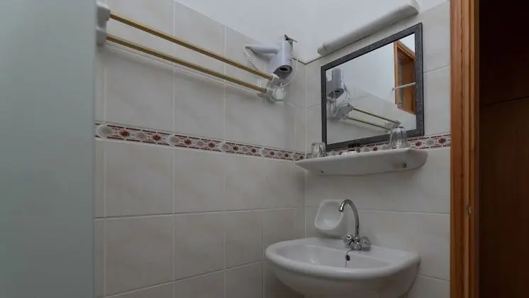 Tek Büyük Yataklı Oda, 1 Çift Kişilik Yatak, Balkon, Kısmi Deniz Manzaralı