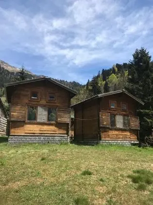 Dağ Evi, Bahçe Manzaralı