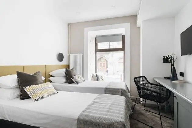 Tek Büyük veya İki Ayrı Yataklı Oda