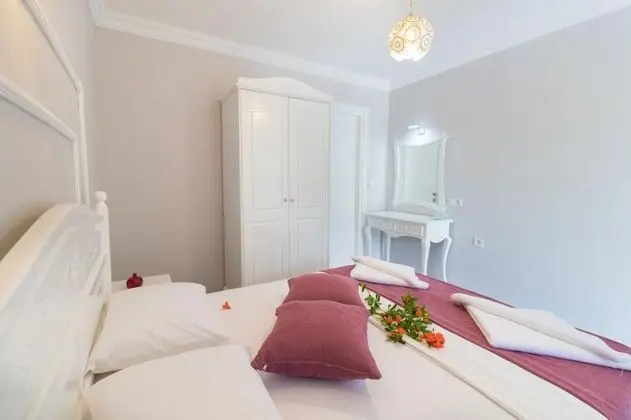 Çift Kişilik, Bahçe Manzaralı