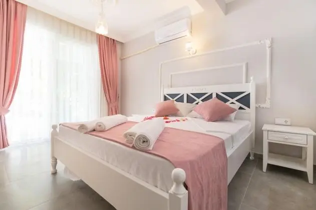 Çift Kişilik, Bahçe Manzaralı