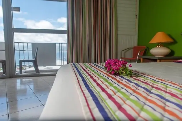 Comfort Tek Büyük Yataklı Oda, Küçük Mutfak, Deniz Manzaralı
