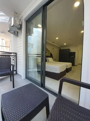 Standart Oda, Sokak Manzaralı