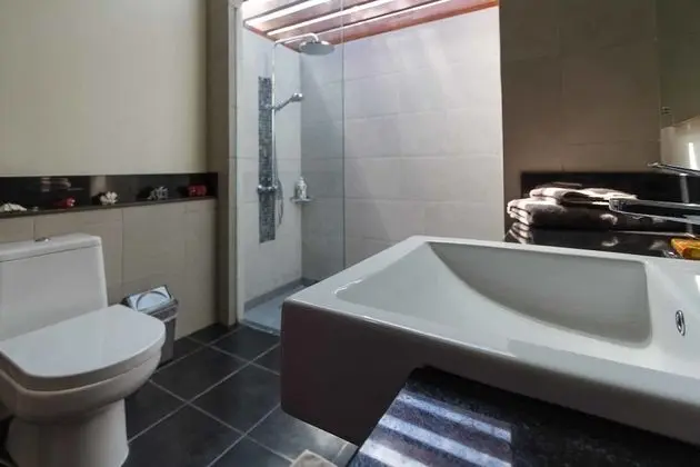 Deluxe Tek Büyük Yataklı Oda, Bahçe Manzaralı