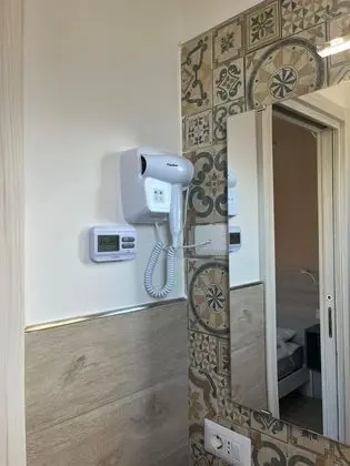 Classic Tek Büyük Yataklı Oda, Banyolu/Duşlu (CAMERA 8 MATR.FINESTRA)