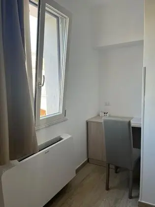 Classic Tek Büyük Yataklı Oda, Banyolu/Duşlu, Dağ Manzaralı (CAMERA 5 FINESTRA)