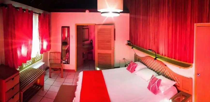 Kır Evi, Veranda, Havuz Manzaralı