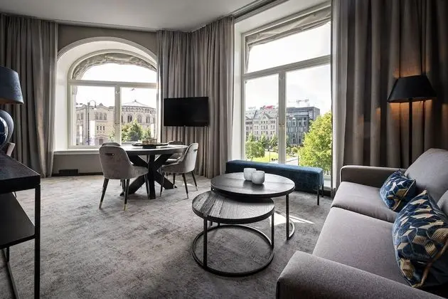 Junior Suite with Landmark View