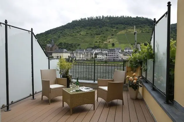 Tek Büyük Yataklı Oda, Balkon, Nehir Manzaralı