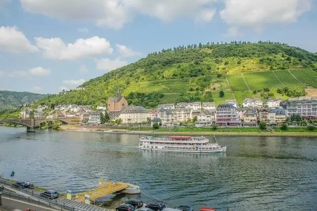 Tek Büyük Yataklı Oda, Balkon, Nehir Manzaralı