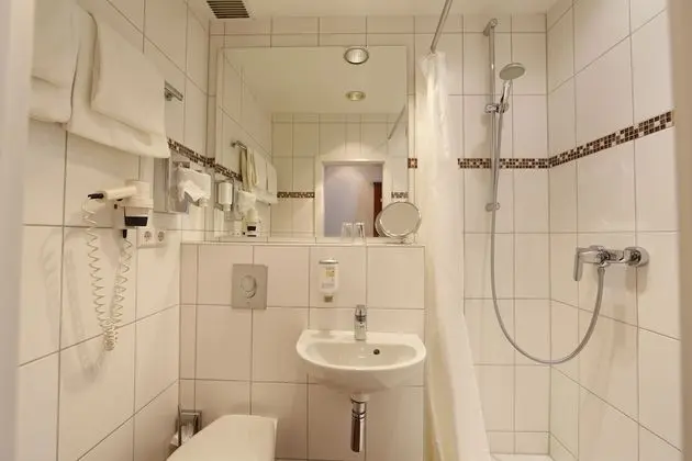 Tek Büyük Yataklı Oda, Balkon, Nehir Manzaralı