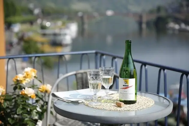 Tek Büyük Yataklı Oda, Balkon, Nehir Manzaralı