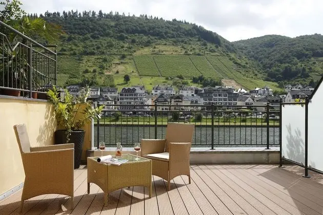 Tek Büyük Yataklı Oda, Balkon, Nehir Manzaralı