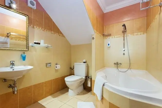 Deluxe Tek Büyük veya İki Ayrı Yataklı Oda (Castle view)