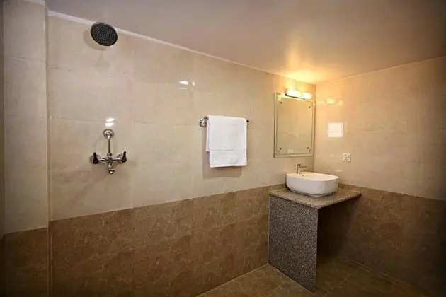 Standard Tek Büyük Yataklı Oda