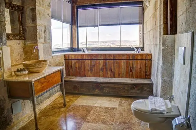 Jakuzili ve Şömineli Suite Oda, Dağ Manzaralı, Şömineli ve Jakuzili