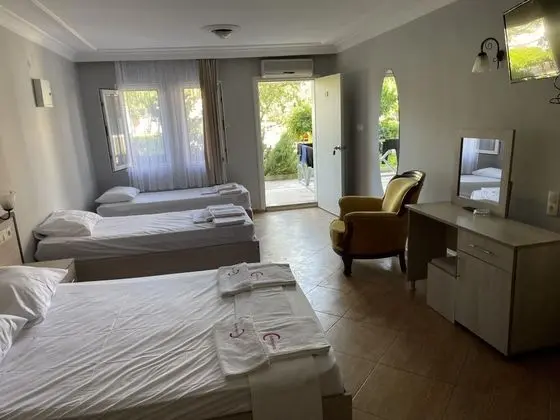 Aile Odası, Kara veya Havuz Manzaralı