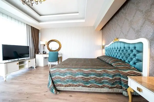 https://images.etstur.com/files/images/hotelImages/TR/50100/l/Karmir-Resort---Spa-Oda-383679.jpg