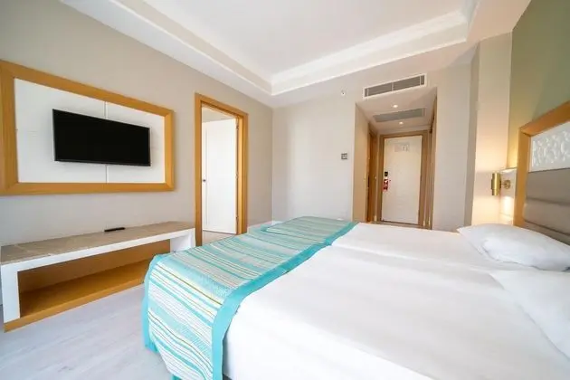 https://images.etstur.com/files/images/hotelImages/TR/50100/l/Karmir-Resort---Spa-Oda-383685.jpg