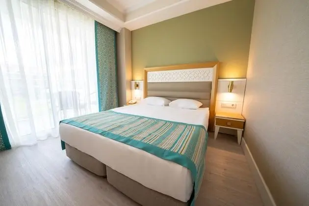 https://images.etstur.com/files/images/hotelImages/TR/50100/l/Karmir-Resort---Spa-Oda-383686.jpg