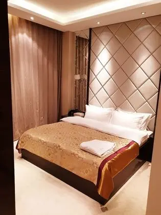 Luxury Oda