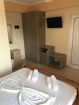 Tek Büyük Yataklı Oda, Havuz Manzaralı