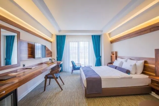 Executive Suit Oda