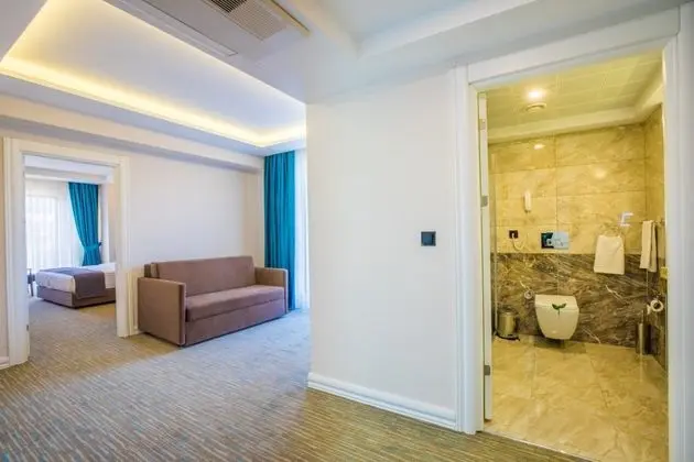 Executive Suit Oda