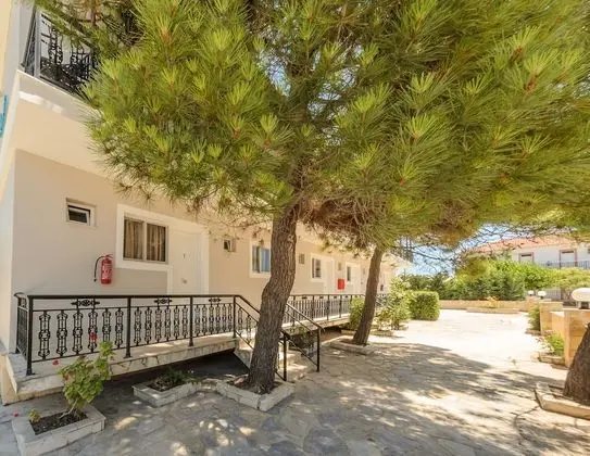 Stüdyo, Bahçe Manzaralı
