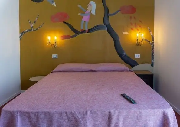 Design Tek Büyük Yataklı Oda, 1 Büyük (Queen) Boy Yatak