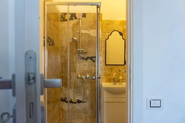 Design Tek Büyük Yataklı Oda, 1 Çift Kişilik Yatak