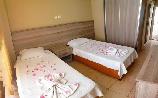 Standart Oda, Kara veya Havuz Manzaralı