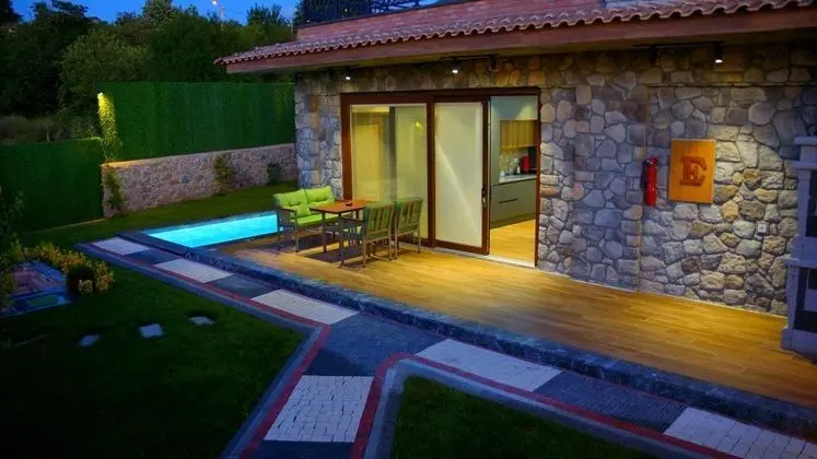 Dublex Villa-İki Yatak Odalı, Bahçe Manzaralı, Isıtmalı Özel Havuzlu